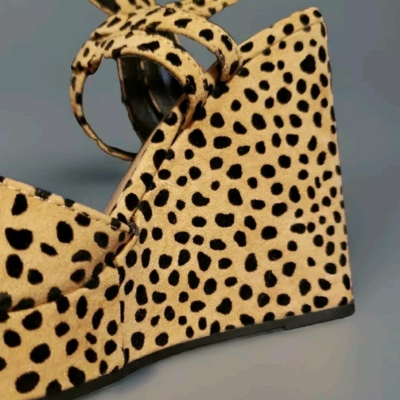 Qupid  Leopard Print Wedge Heel Open Toe Shoes Size 7 New With Tag - Picture 4 of 5